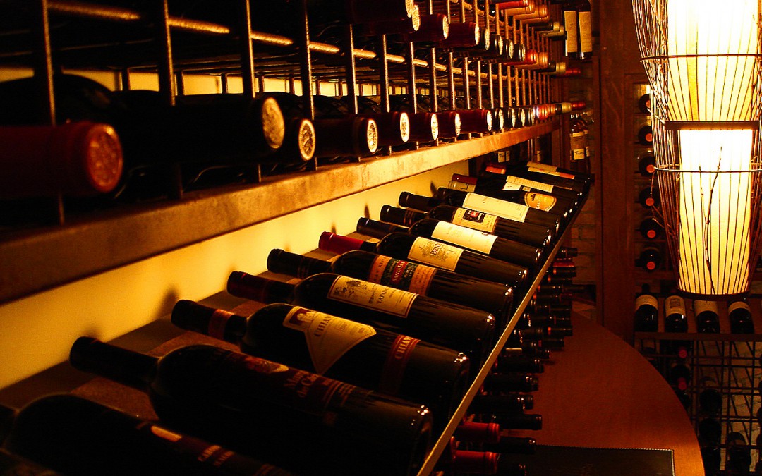 Como armazenar garrafas de vinho